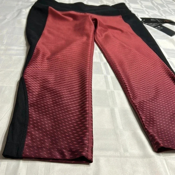 BNWT MPG printed capris cropped leggings BLACK and burgundy activewear - Picture 5 of 12